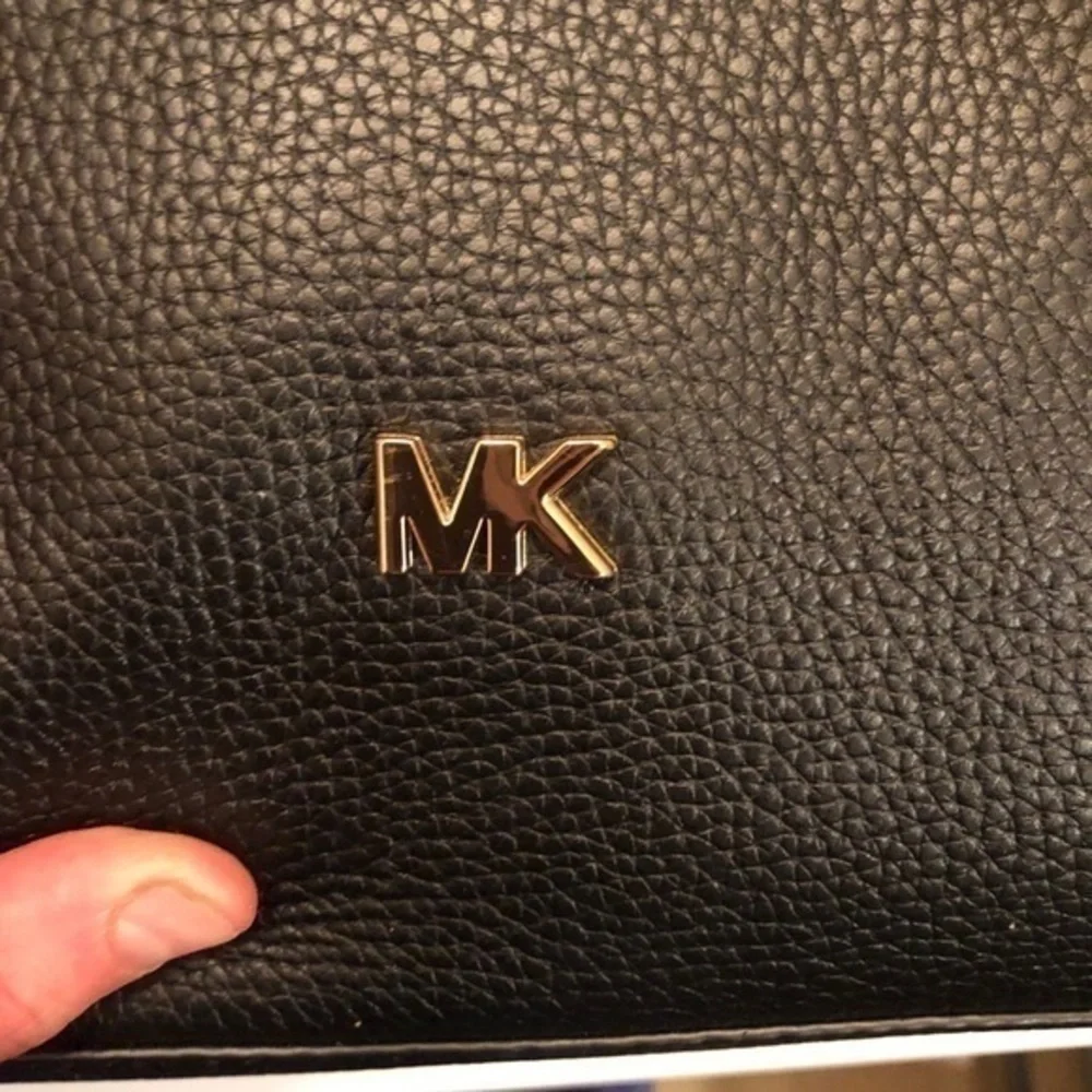 Michael kors black leather tote bag and pouchette